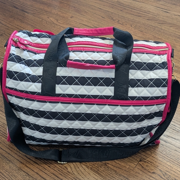 Betsey Johnson Quilted Weekender - Picture 4 of 16